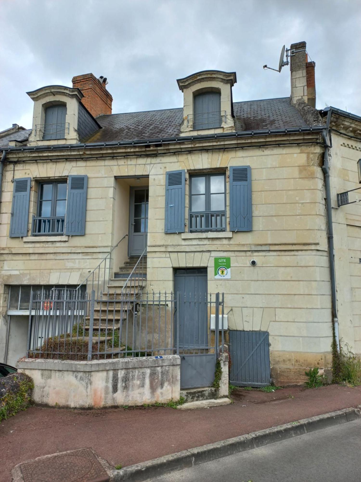Agréable maison de ville au coeur de Chinon Extérieur photo